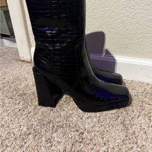 Elegant Black Croc-Embossed Women's Boots